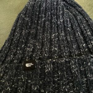 The North Face Women’s Sweater hat